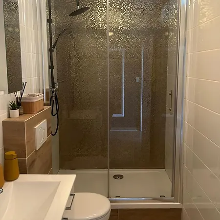 Amber Apartment Split